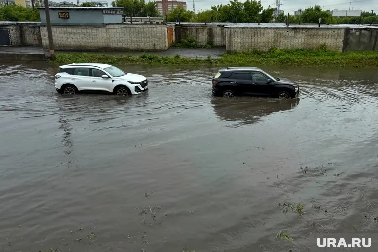 Город затопило водой