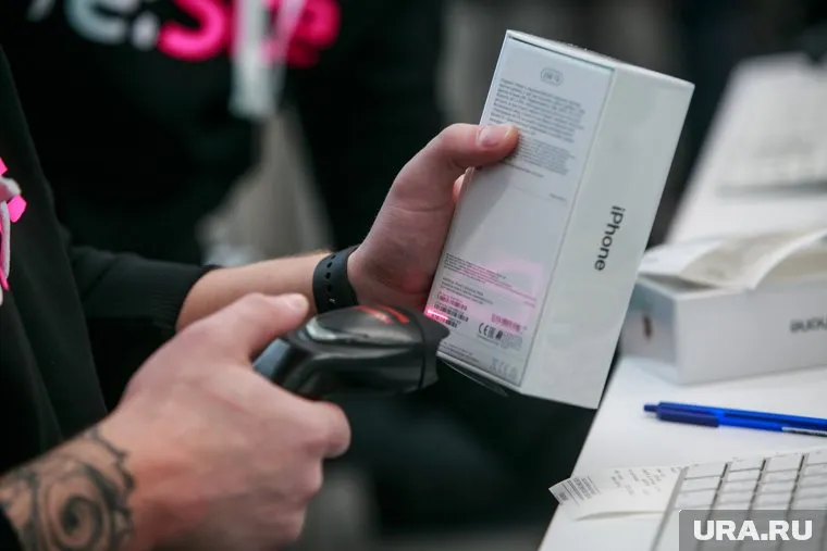 Новые модели iPhone не задержатся в магазинах, уверены ритейлеры