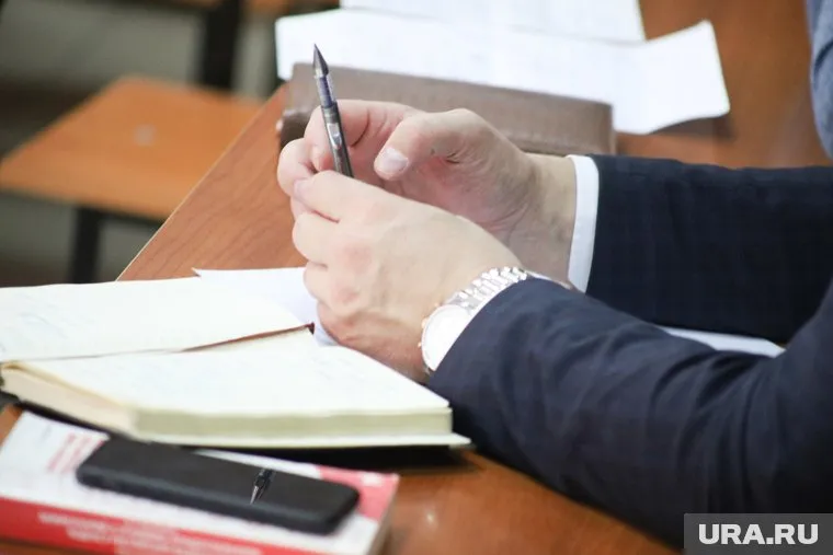 За свою подпись чиновник потребовал 150 тысяч рублей