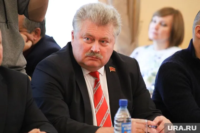 Лидер коммунистов Виктор Зырянов прошел в облдуму