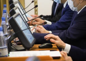 Какие законы вступят в силу с 1 ноября: сим-карты под надзор, налоговые долги без суда  