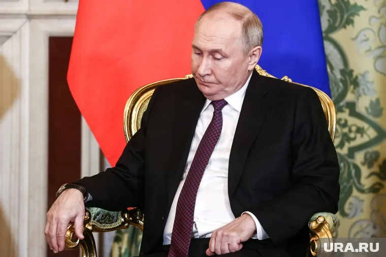 Интервью с Владимиром Путиным (на фото) длится два часа, сказал Алекс Джонс