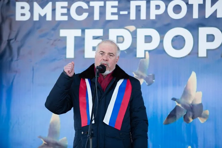 Всероссийская акция солидарности "Вместе против террора". Сургут, акция памяти, митинг, глава сургута, Шувалов Вадим, против террора