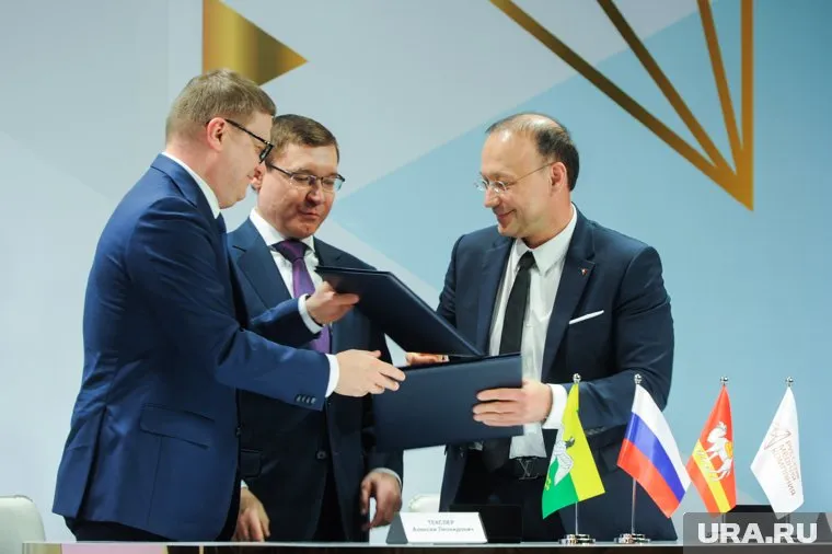 Полпред Владимир Якушев, руководитель РМК Игорь Алтушкин и губернатор Алексей Текслер договорились превратить Карабаш в «идеальный город»