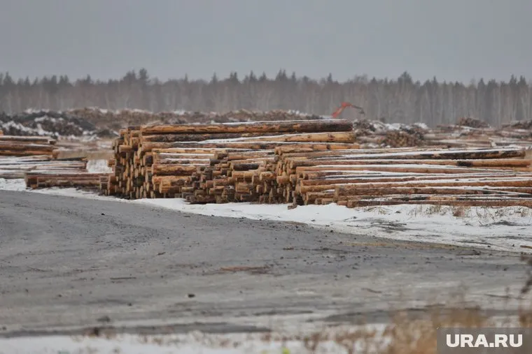 Стройматериалы передали представители 14 предприятий