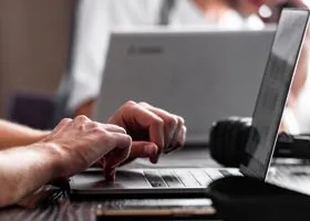 Apple приостановила выпуск MacBook и iPad