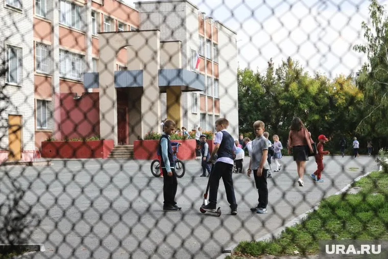 В школе шел конкурс художественного чтения (фото из архива)