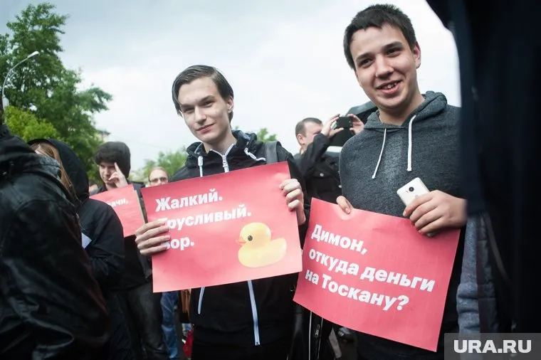 Почти каждое выступление заканчивалось лозунгом вроде: "Россия без коррупции"
