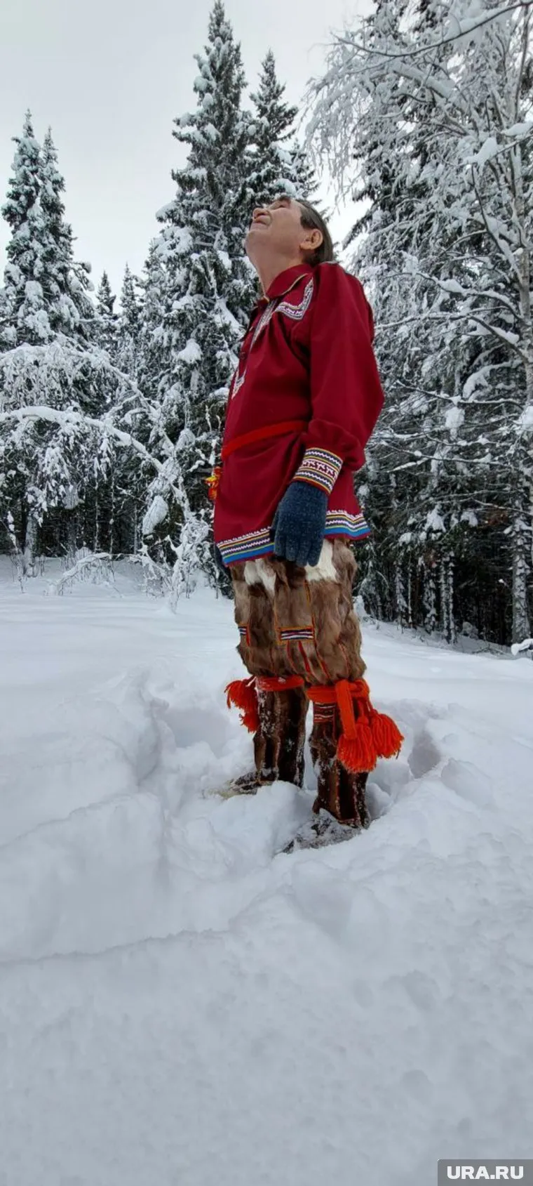 Шаман слушает голоса предков (архивное фото)