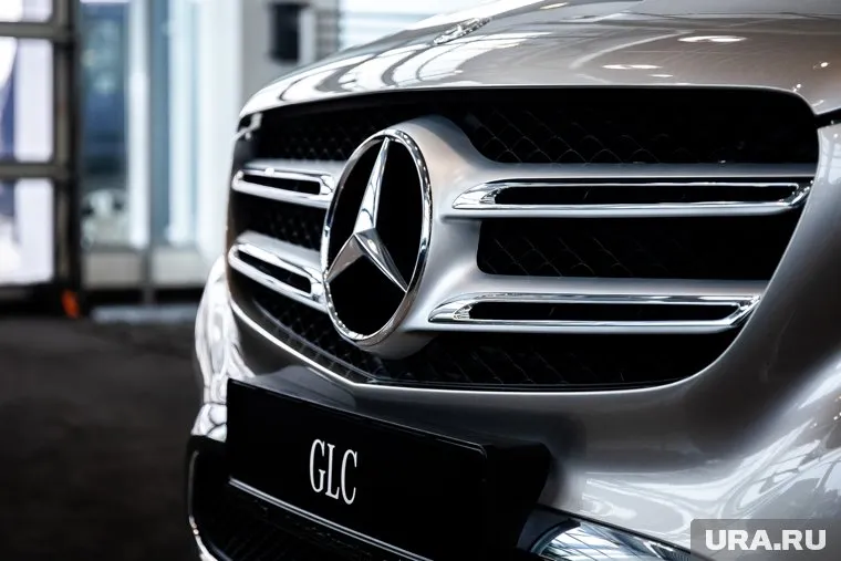 Жена заместителя губернатора Тюменской области Алексея Райдера ездит на Мерседесе, но зарабатывает 20 тыс. рублей в год