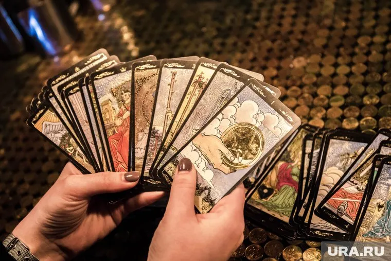 Комик и таролог будут помогать сургутянам решать их проблемы