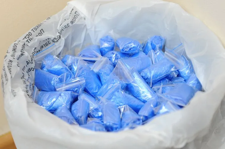 Редин на прививке. Челябинск., бахилы