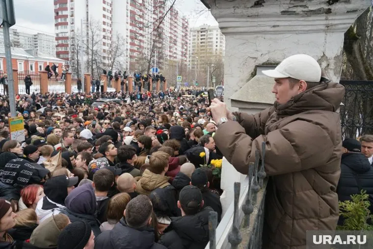 На прощание с Пашей Техником пришло множество его поклонников