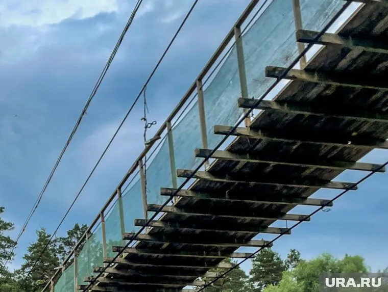 В Адыгее частично обрушился подвесной мост (архивное фото)