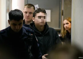 В Екатеринбурге потребовали посадить школьника, кидавшегося с ножом на прохожих
