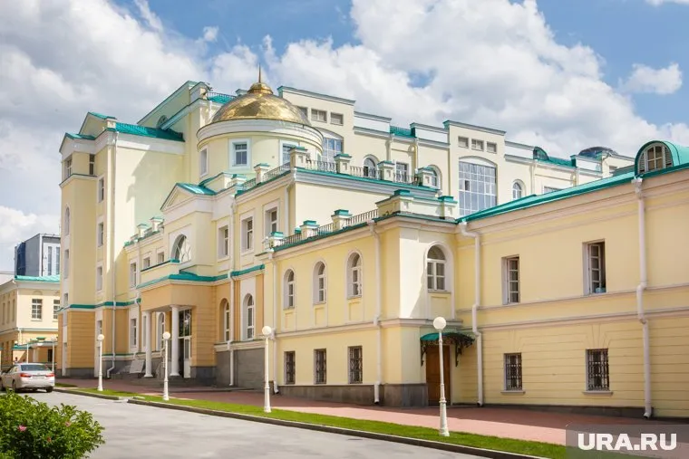 Из зданий эвакуированы десятки чиновников