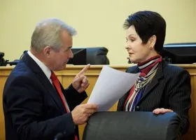 Шесть тюменских депутатов лишат зарплат (300-700 тысяч рублей!)