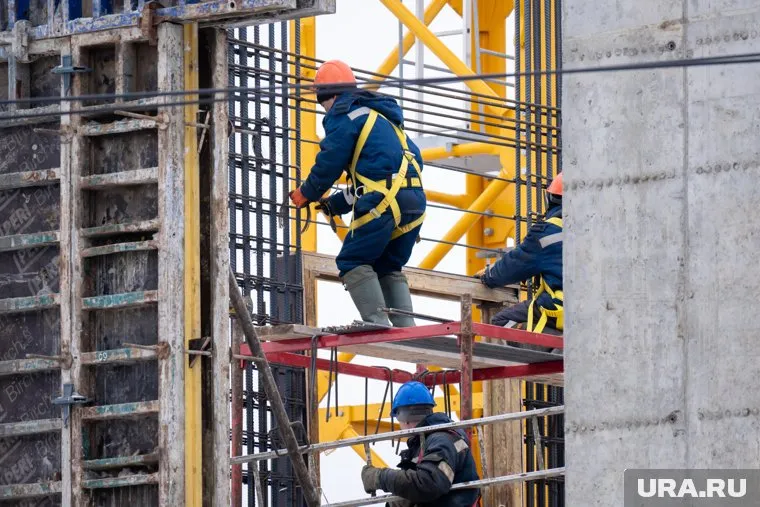 Быстрые темпы роста зарплат в строительстве эксперты объясняют высоким дефицитом кадров