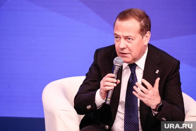 Дмитрий Медведев продолжает публиковать посты в соцсети Х