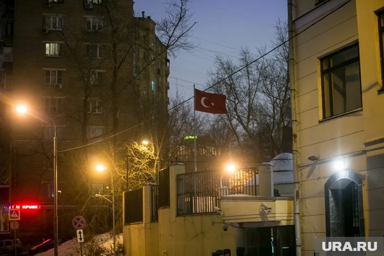 Количество погибших в Турции выросло до 1498 человек