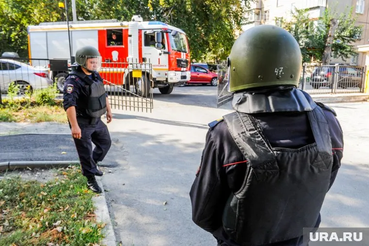 Полиция оцепила ТЦ (архивное фото)