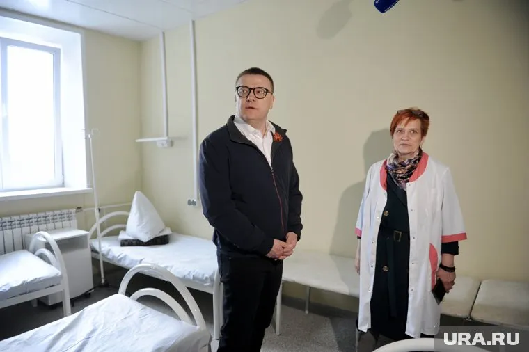 Алексей Текслер проверил ход работ в больнице перед завершением ремонта