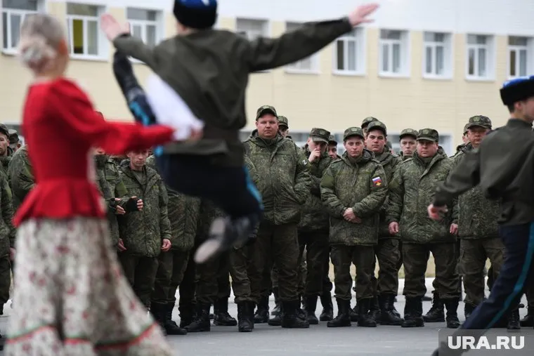 Группа также передаст служащим передачи и пожертвования от пермяков