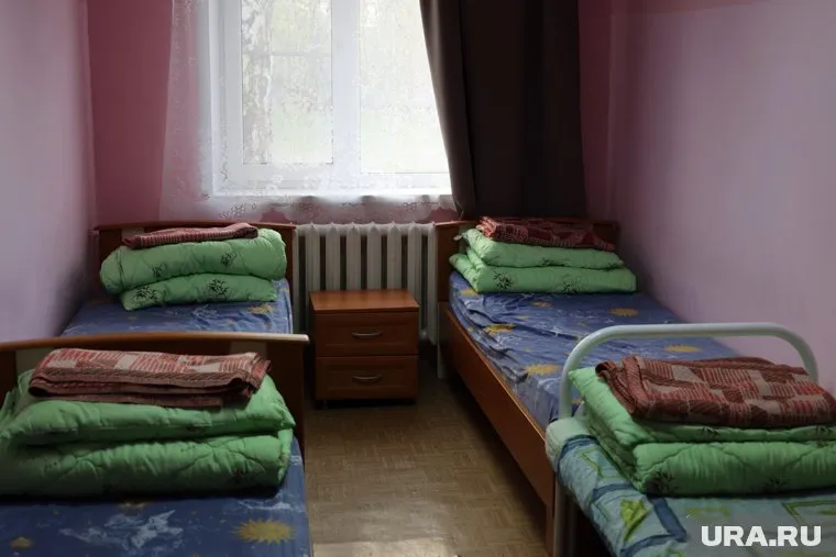 В каждом лагере мужчины и женщины живут в разных комнатах
