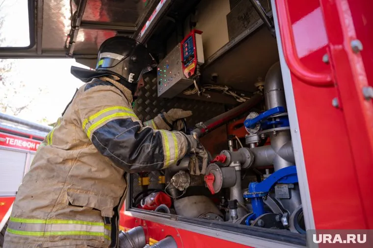 Сотрудники МЧС потушили шатер в санатории