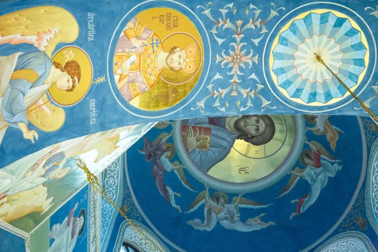 Божественная литургия в храме Архангела Михаила  села Новоипатово. Свердловская область