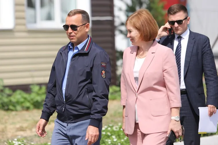 Вручение ключей от машин медикам в центре медицины катастроф. Курган