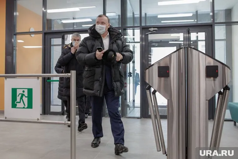 По одной из версий, Алексея Орлова увиденное в студии ни впечатлило, ни расстроило