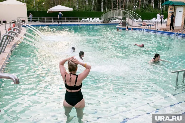На территории комплекса разместились несколько бассейнов, в том числе, открытый (архивное фото)