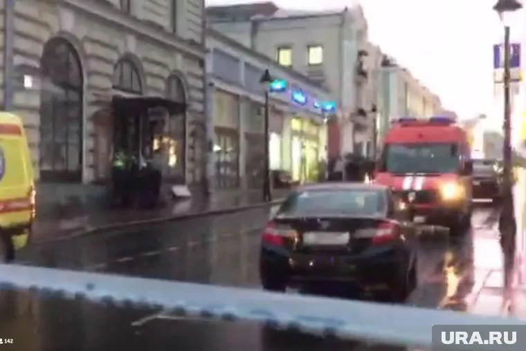 Неизвестный угрожает взорвать банк в Москве