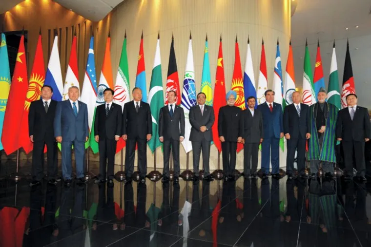 В 2009 году в Екатеринбург прибыли главы 12 государств