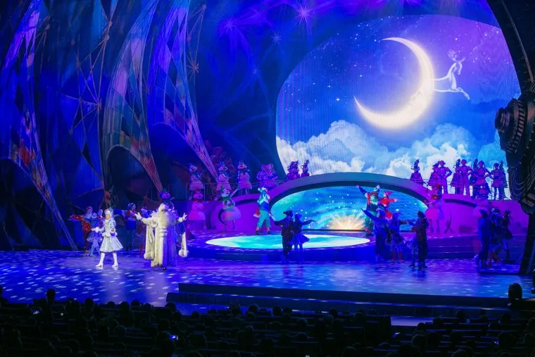 Новогодняя елка в Кремле. Москва, сцена, дед мороз и снегурочка, представление, новогоднее представление