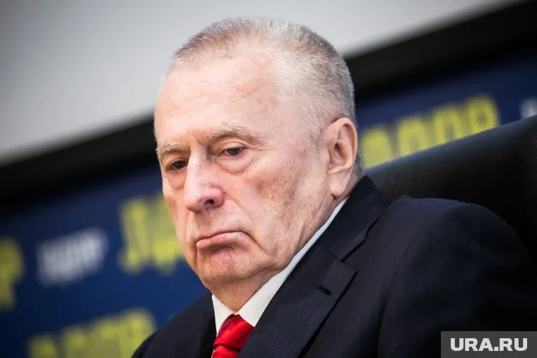 Загранпаспорт Жириновского ушел с аукциона за сумму в 11 раз превышающую стартовую