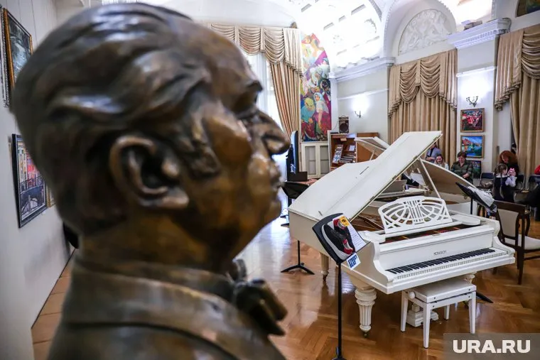 О новом здании филармонии свердловские власти мечтают несколько лет (архивное фото)