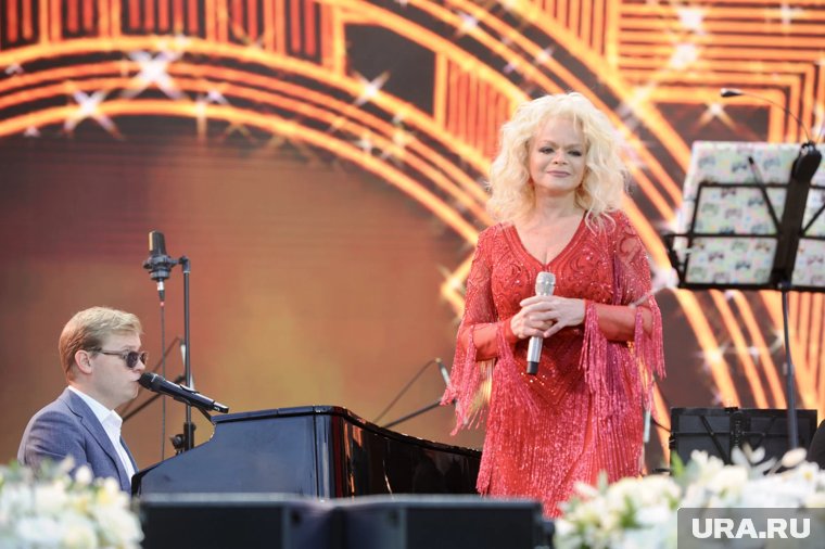 Сравнивают с Христом или называют бесстыжей: российские звезды спорят о скандале с Долиной