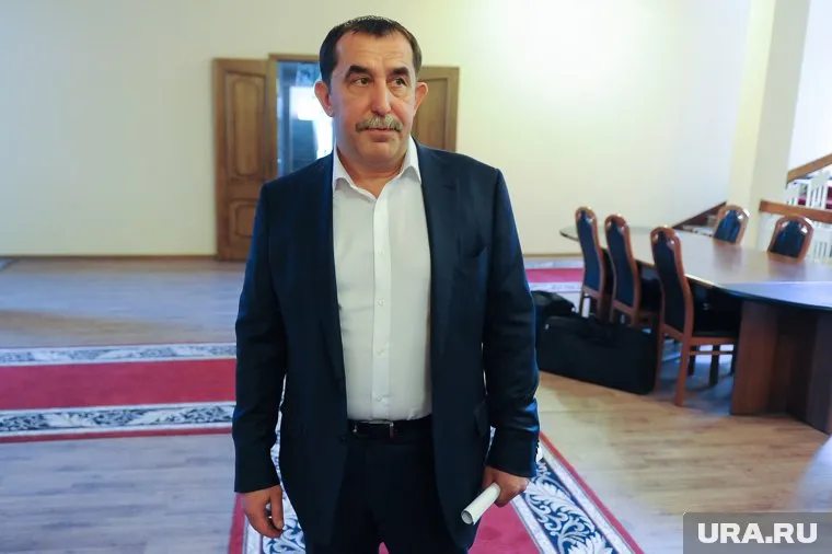 Олегу Лакницкому приходится разбираться разом с дольщиками, кредиторами и бывшим руководством "Гринфлайта