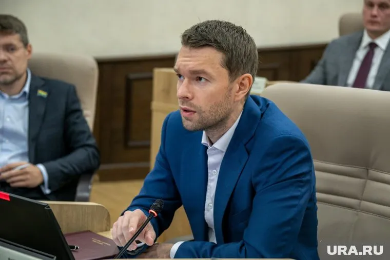 Алексей Вихарев предложил вернуть властям Екатеринбурга полномочия по рекламе и земле