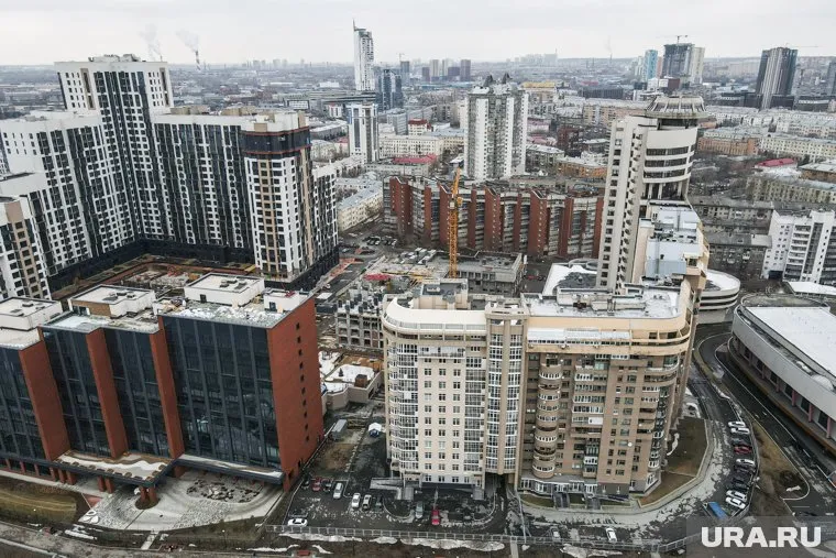 Квартира находится в Железнодорожном районе в 15 минутах от метро