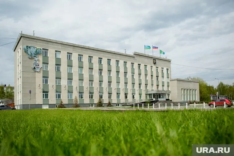 В мэрии Сургутского района утверждают, что глава не принимал участия в закупке джипов для нужд администрации