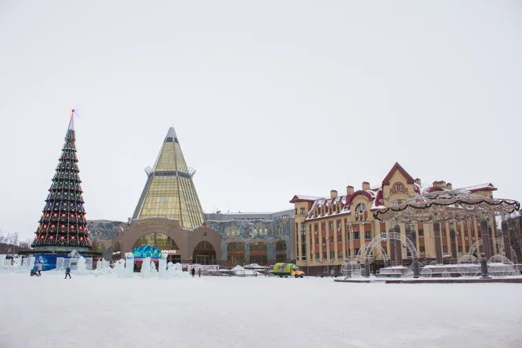 Дети и взрослые. Ханты-Мансийск., елка, центр ханты-мансийск