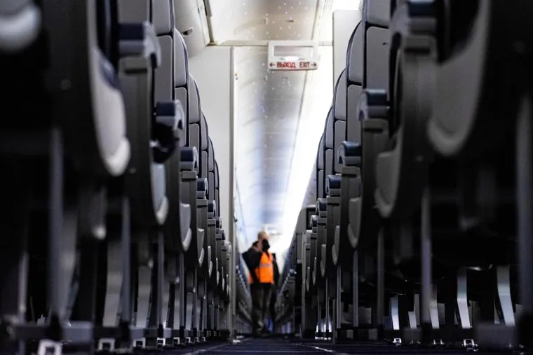 Флагманский самолет Boeing 777-300ER авиакомпании «AZUR air». Екатеринбург