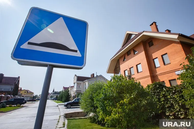 Искусственные неровности не обозначены знаками (архивное фото)