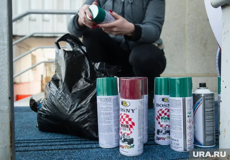 На добавление маски и знака у художников ушло около двух часов