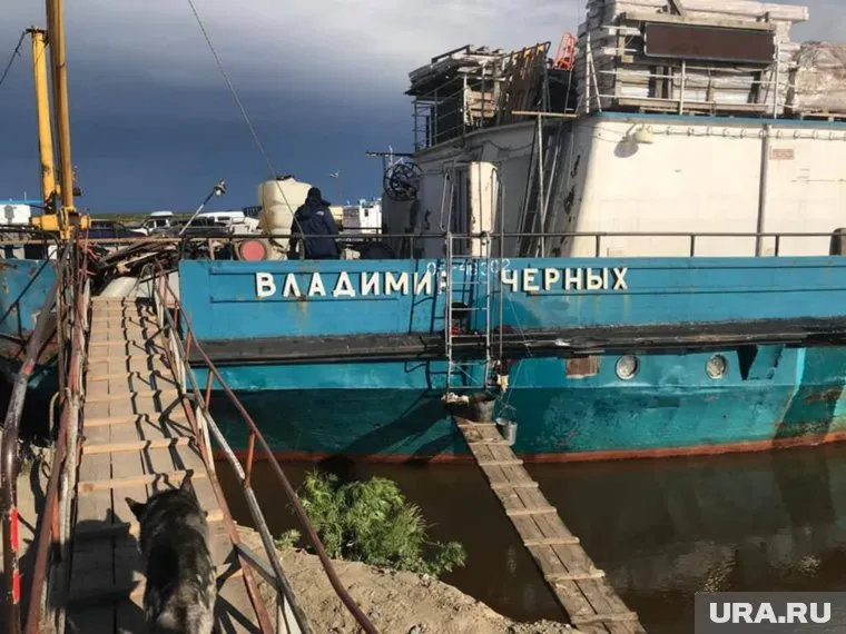 Инцидент произошел у пристани Яр-Сале