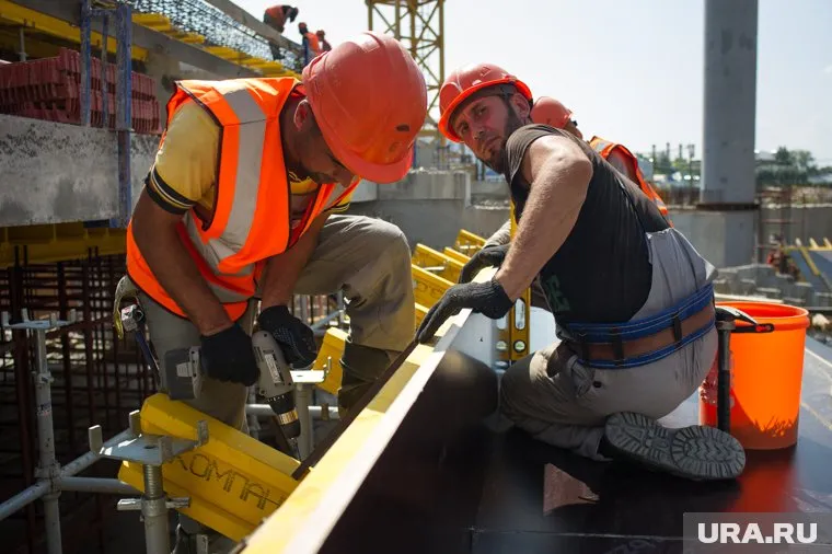 Новый налог затронет работающих в России иностранцев