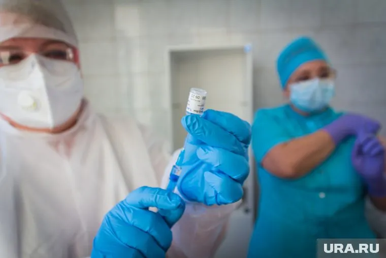 Власти рассчитывают, что в 2021 году вакцинация поможет взять инфекцию под контроль